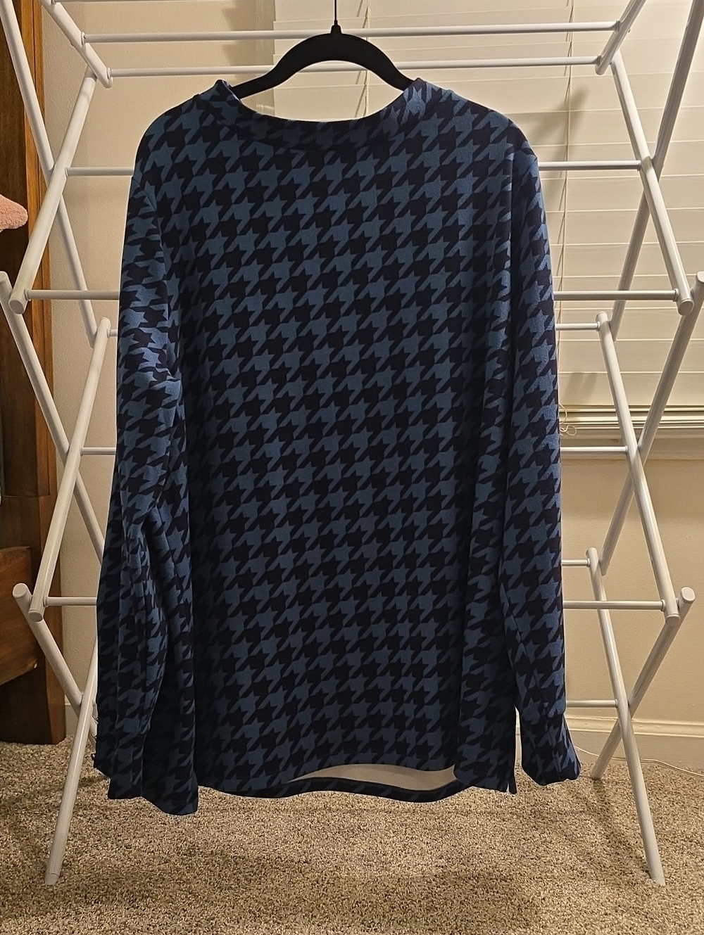 Women's Navy Houndstooth Long-Sleeve Sweatshirt